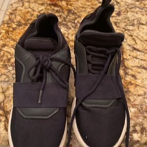 Kendall & Kylie sneaker